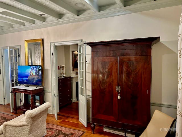 King of Hearts - Unit A Photo 4