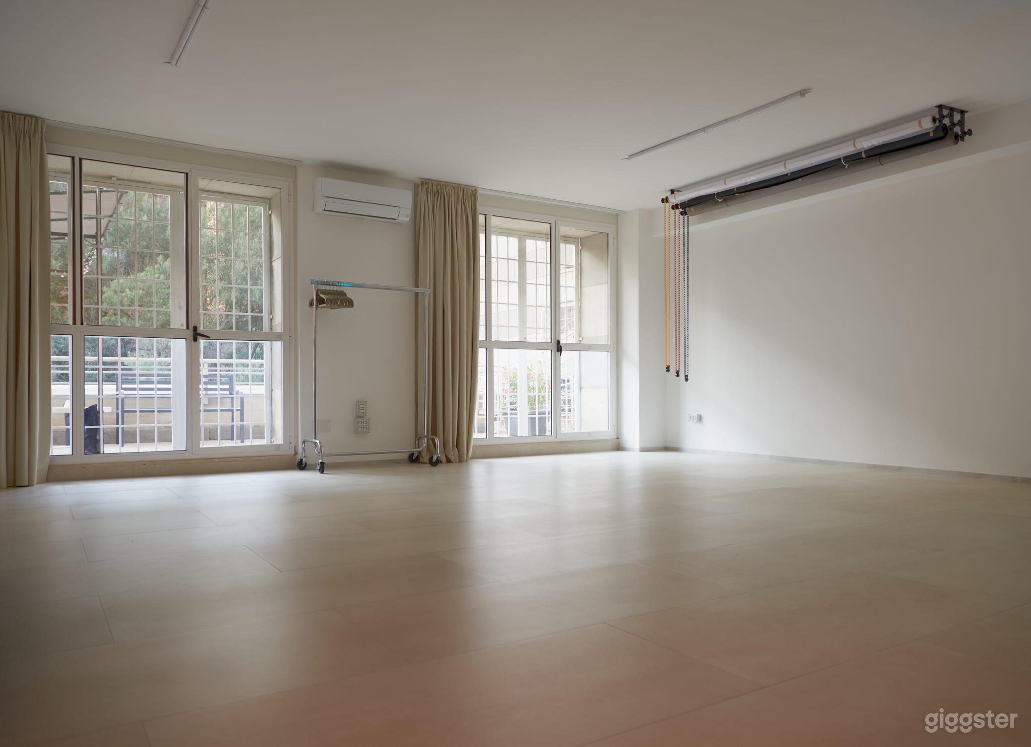 Modern Daylight Studio in Rome Photo 2