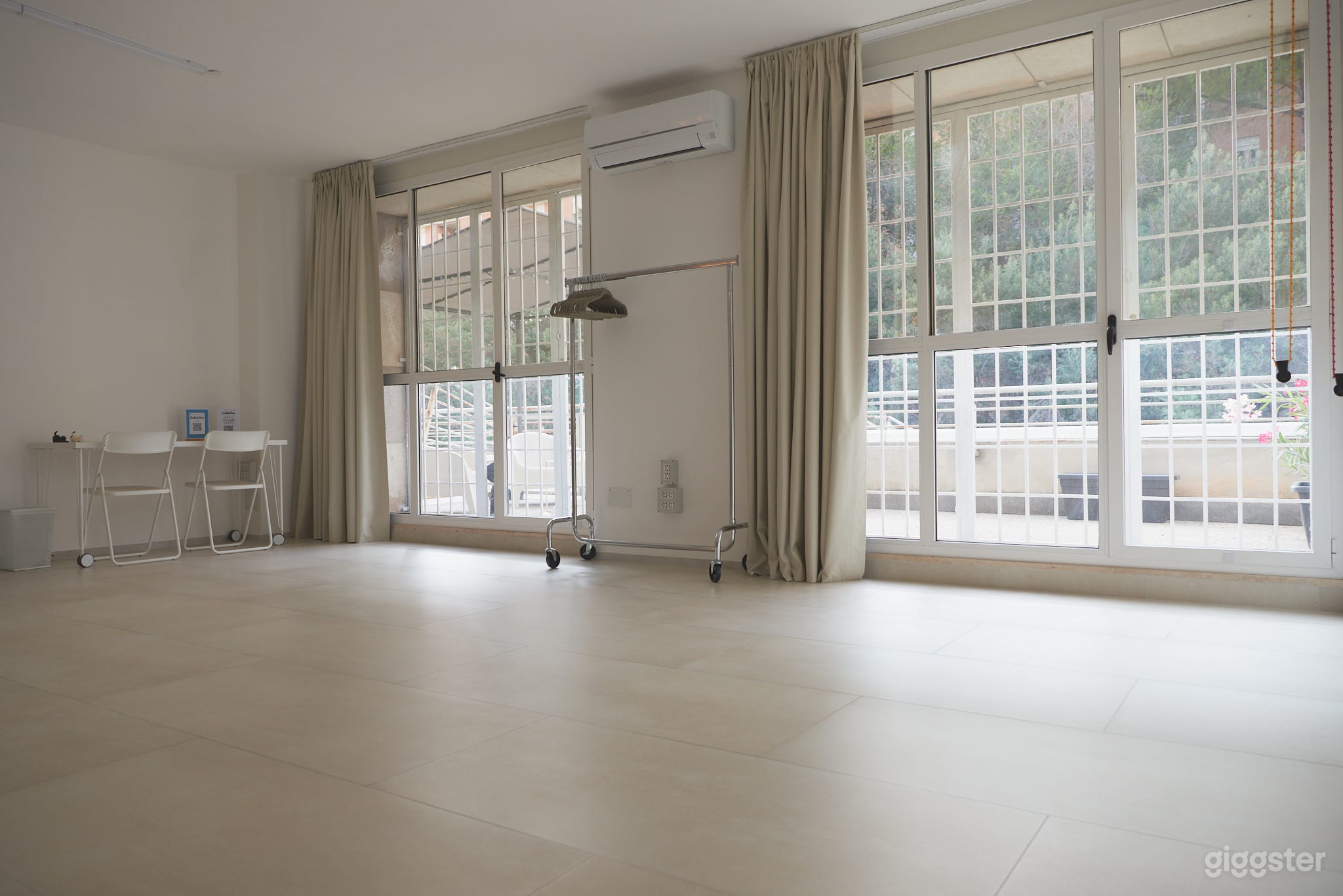 Modern Daylight Studio in Rome Photo 3