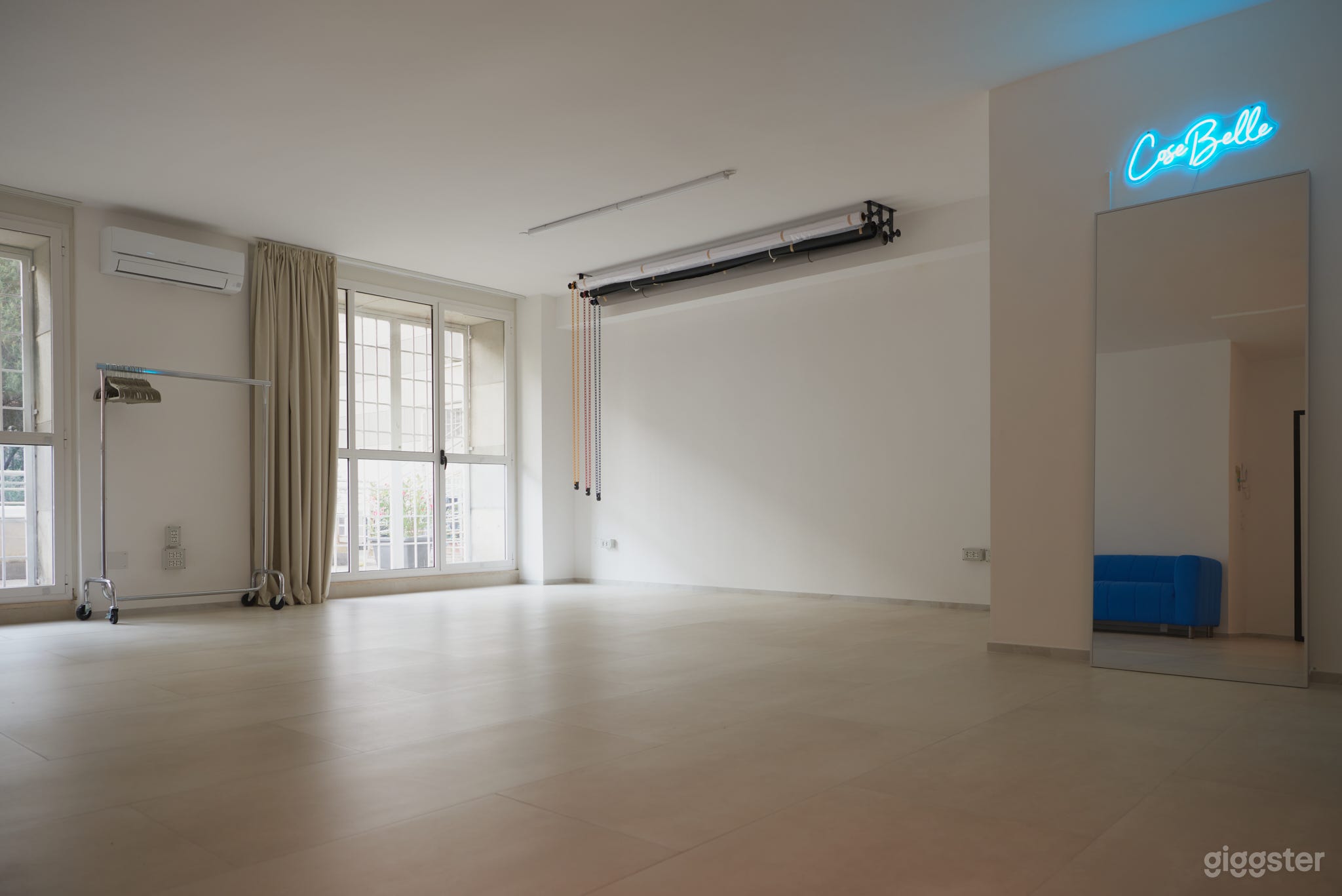 Modern Daylight Studio in Rome Photo 1