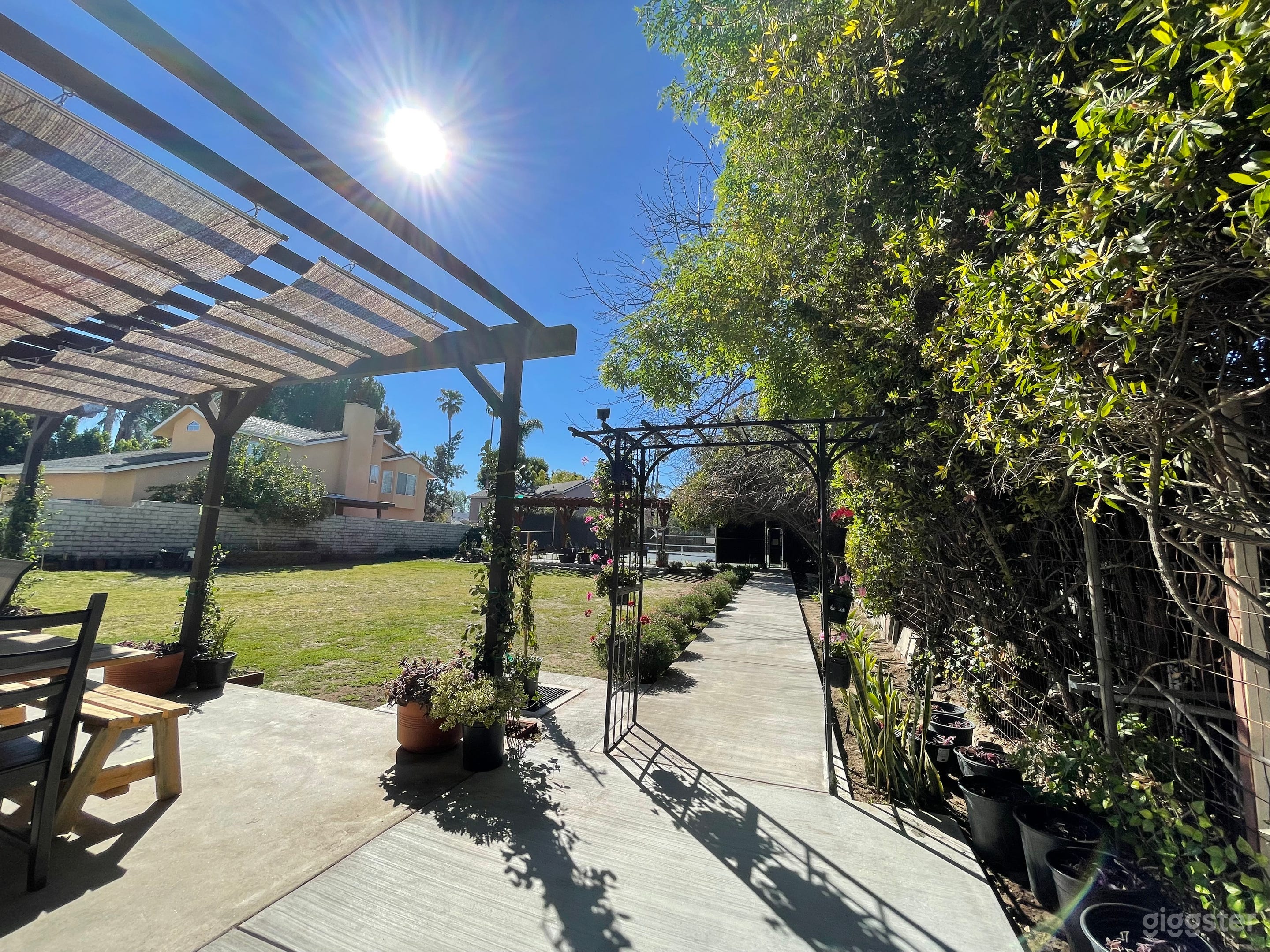 Country Club Garden with Tennis Court Photo 4