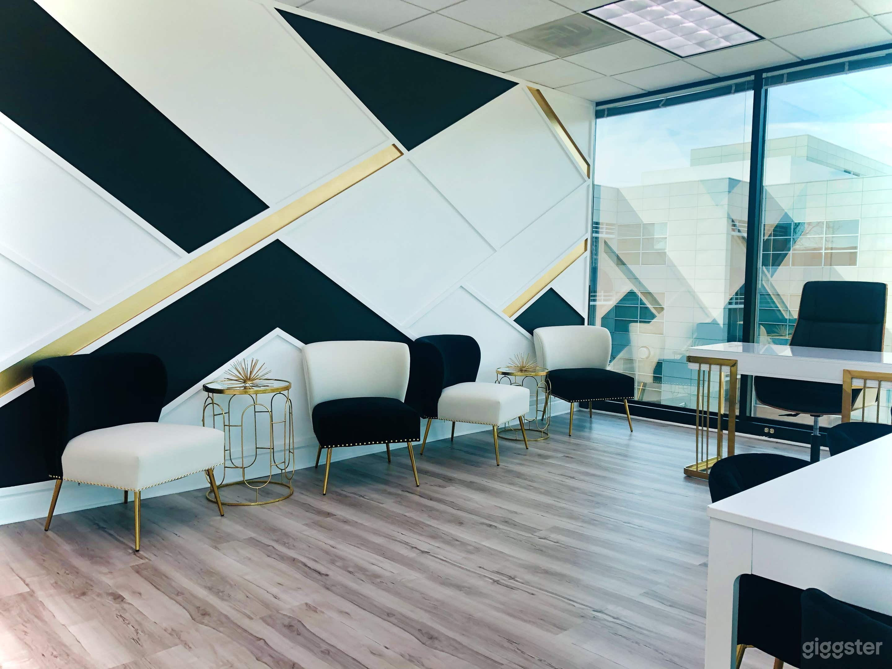 Luxury Office Space On Top Floor! Photo 3