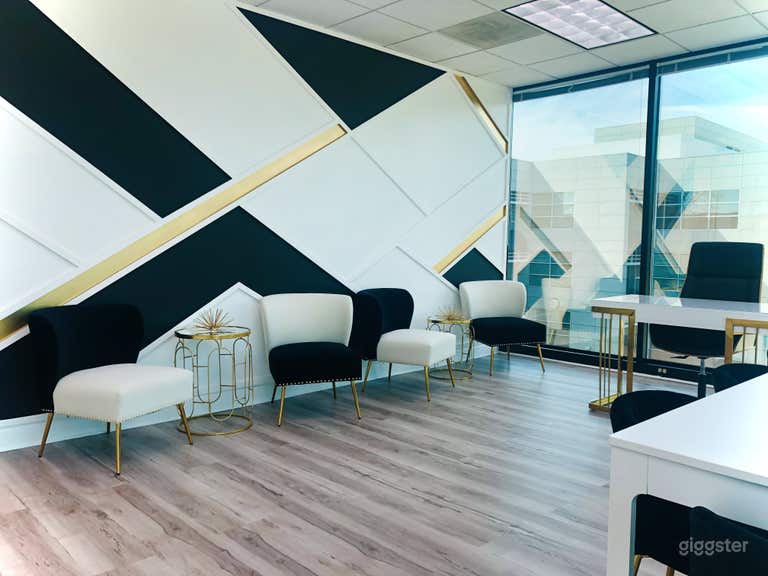  Luxury Office Space On Top Floor! 