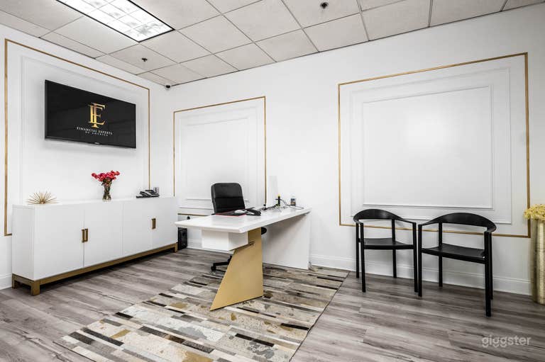  Luxury Office Space On Top Floor! 