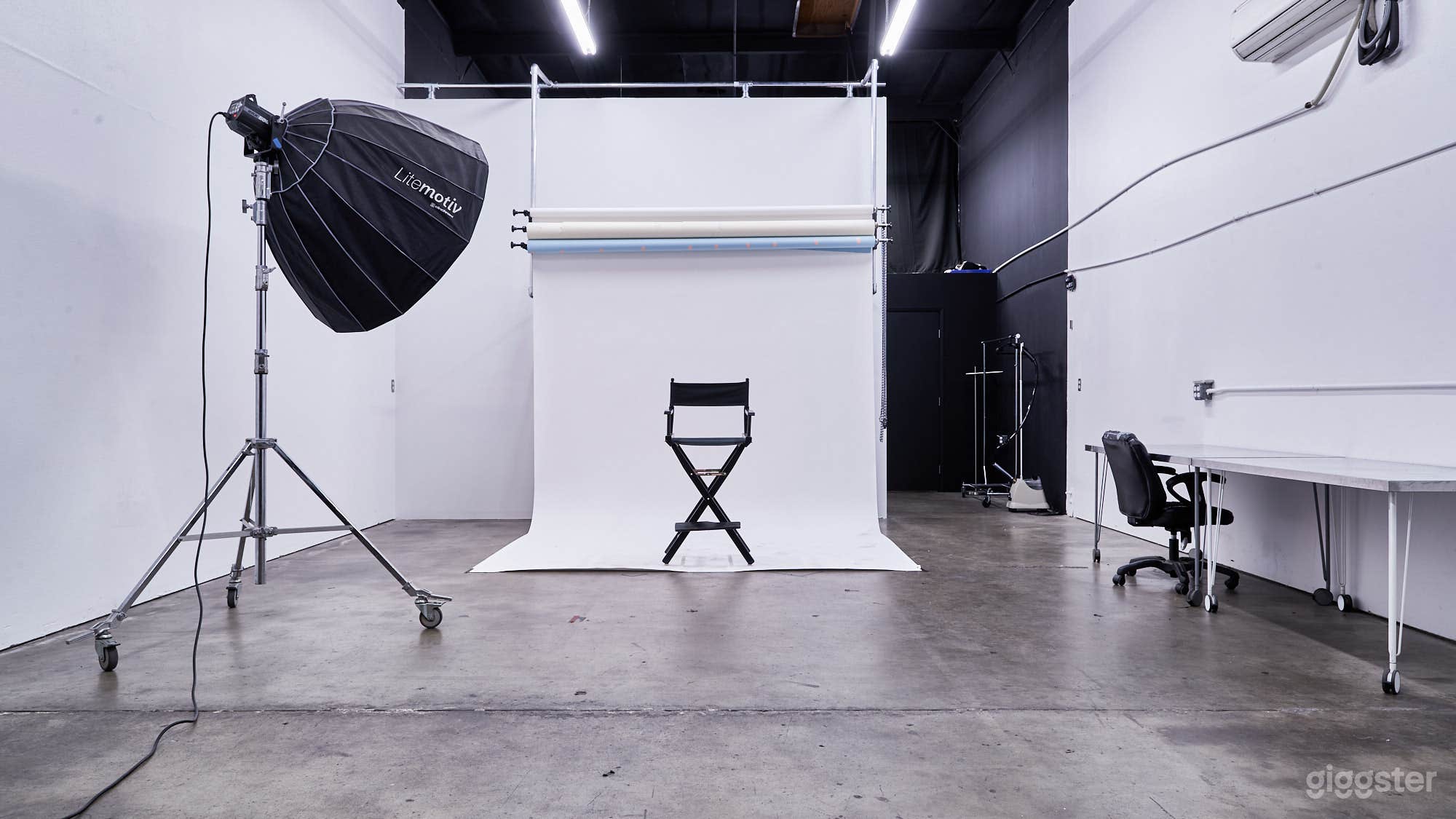 Air-Conditioned Creator Space for Photo/Video Photo 4