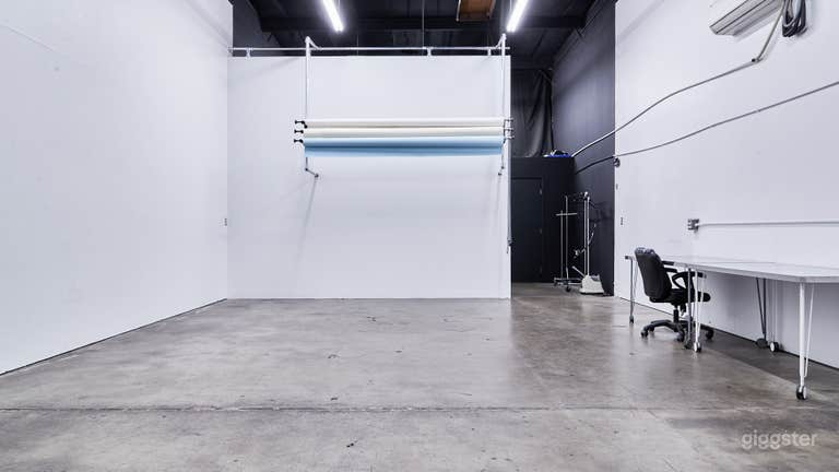  Air-Conditioned Creator Space for Photo/Video 