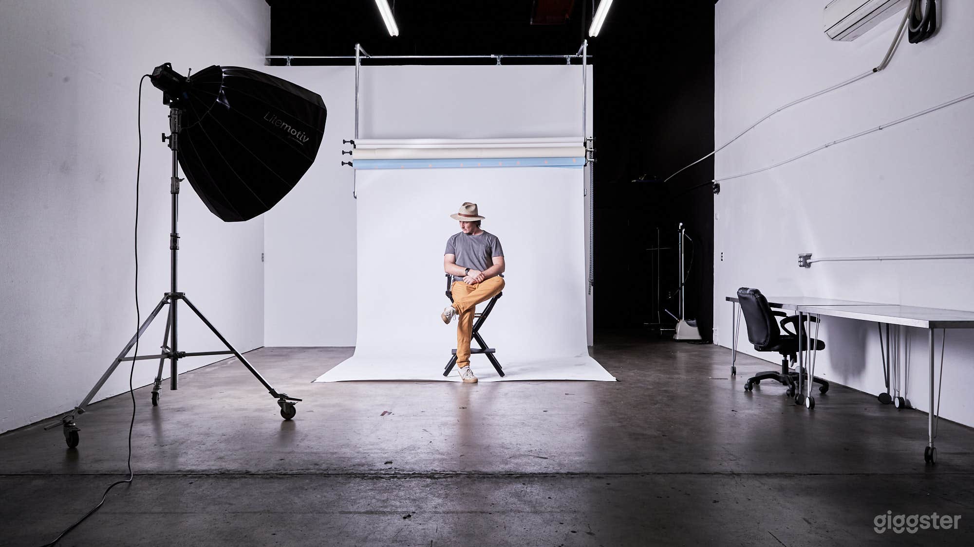 Air-Conditioned Creator Space for Photo/Video Photo 1