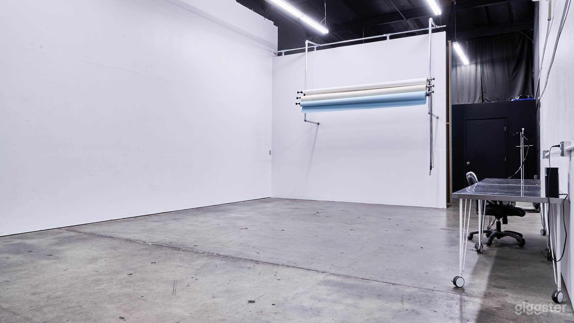 Air-Conditioned Creator Space for Photo/Video Photo 2