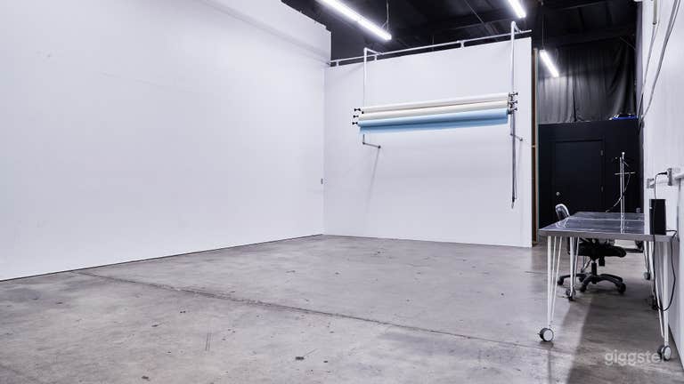  Air-Conditioned Creator Space for Photo/Video 