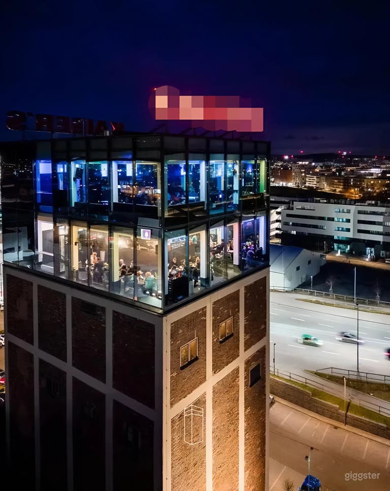  Sky Bar mit Panoramablick auf Stadt und Fluss 