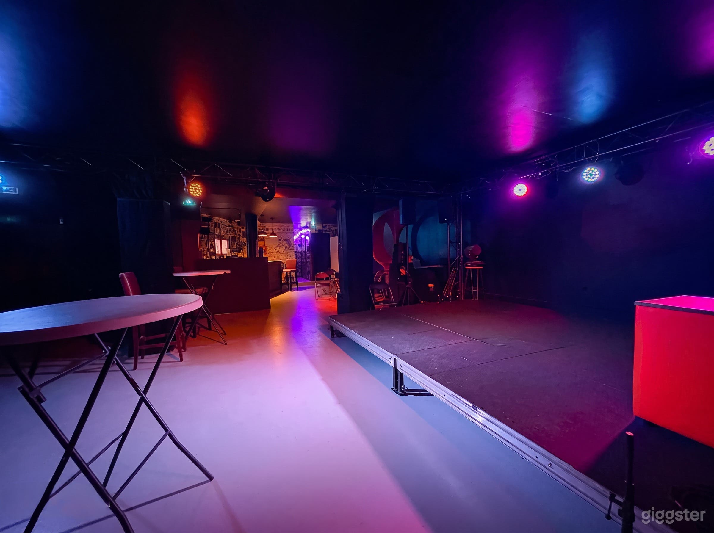 Photo de Salle festive au rez-de-chaussée avec scène 4