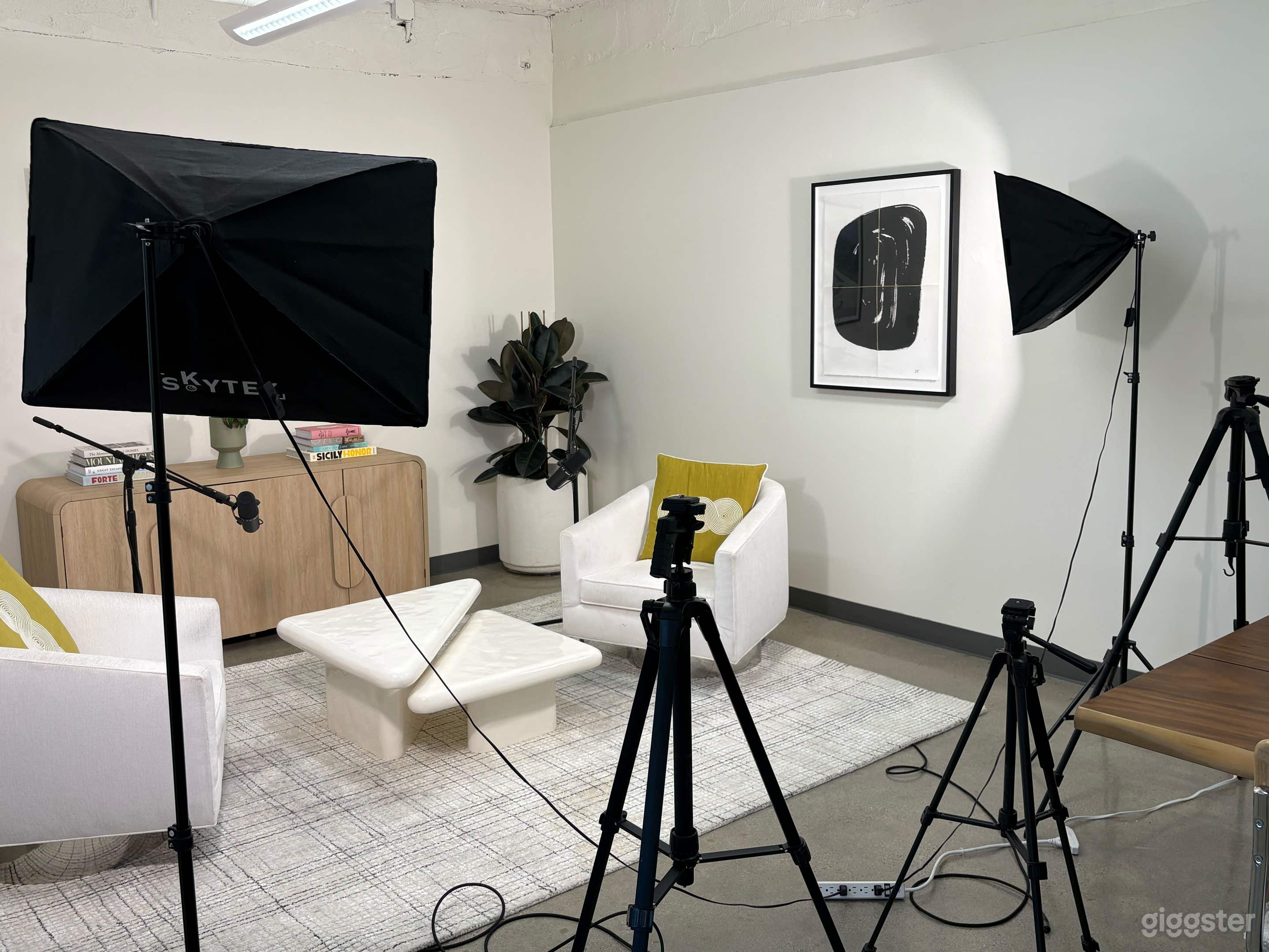 Premium Podcast Studio — Pro mics & cameras Photo 4