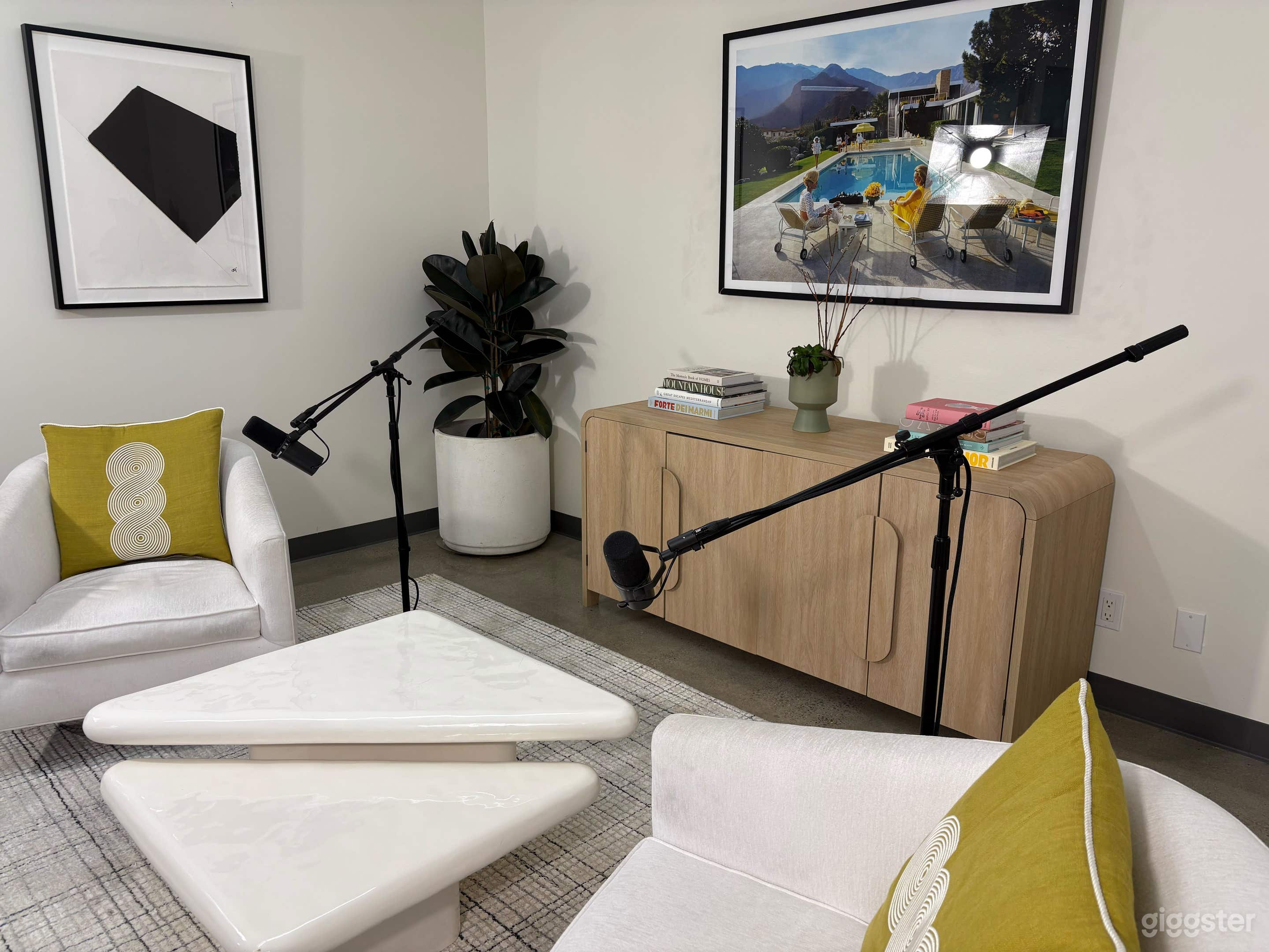 Premium Podcast Studio — Pro mics & cameras Photo 3