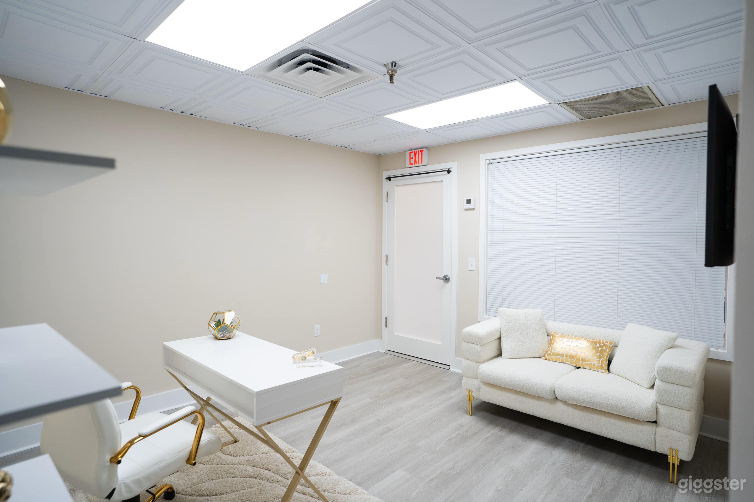 Room Royale @ A Content Studio Photo 4