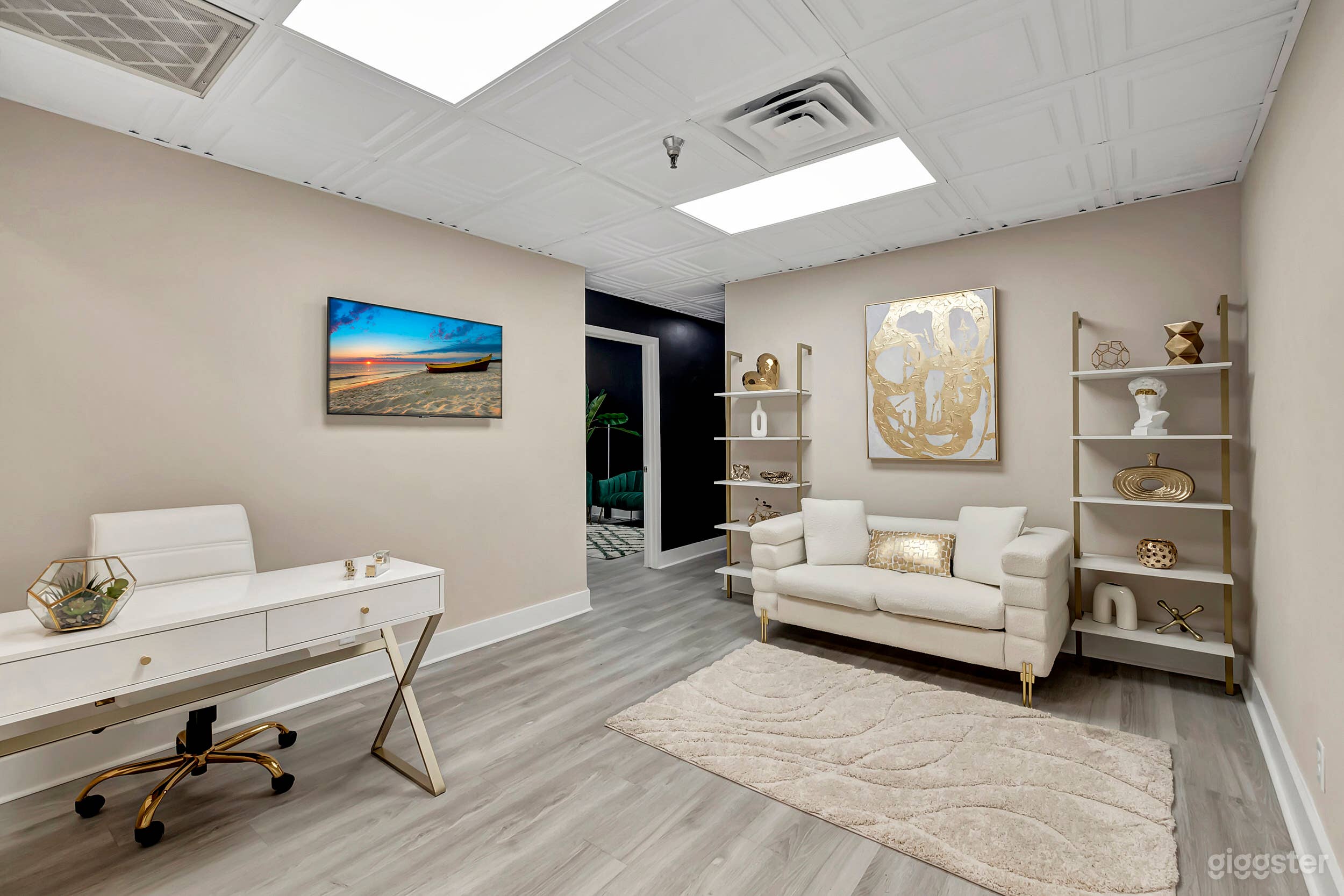 Room Royale @ A Content Studio Photo 1