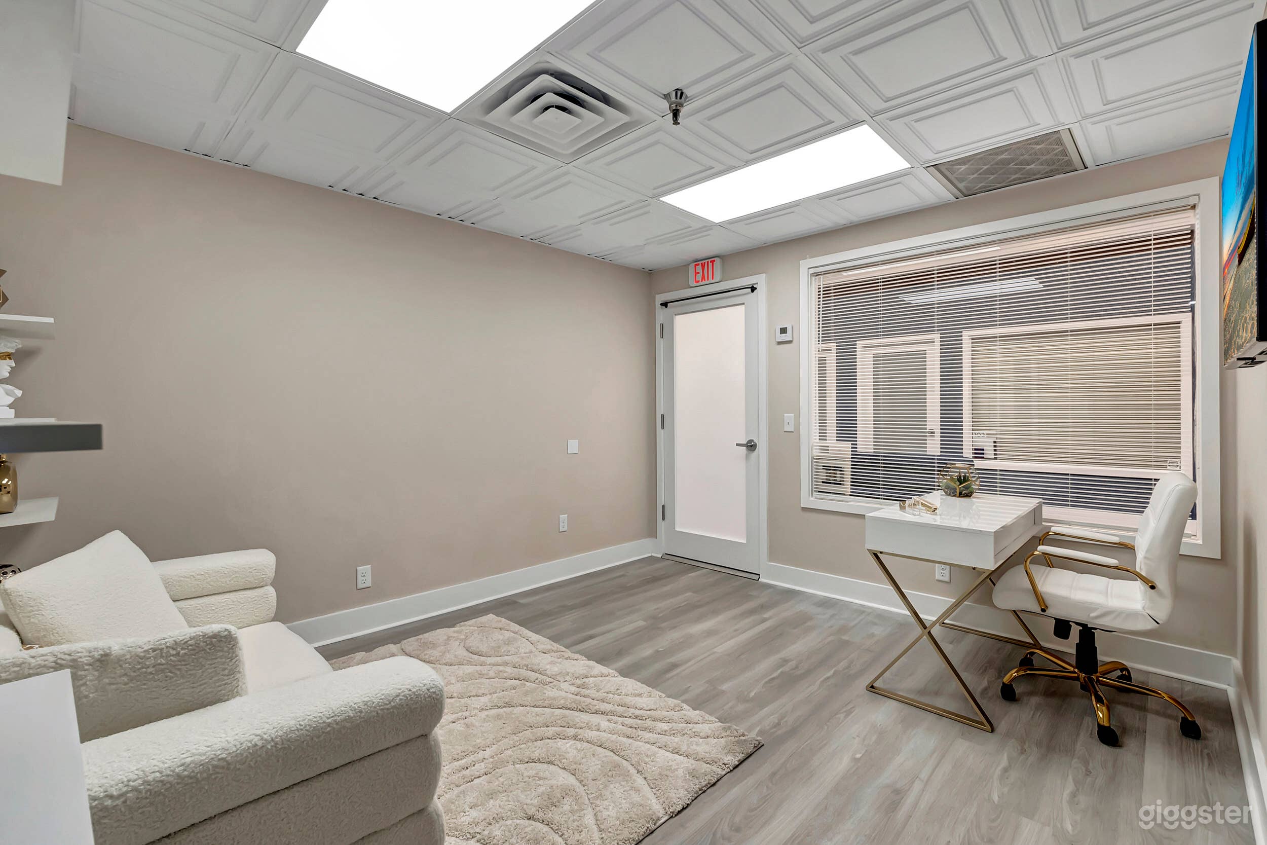 Room Royale @ A Content Studio Photo 2