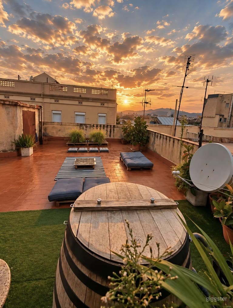  Sunlit Private Rooftop Studio in Central Barcelona 