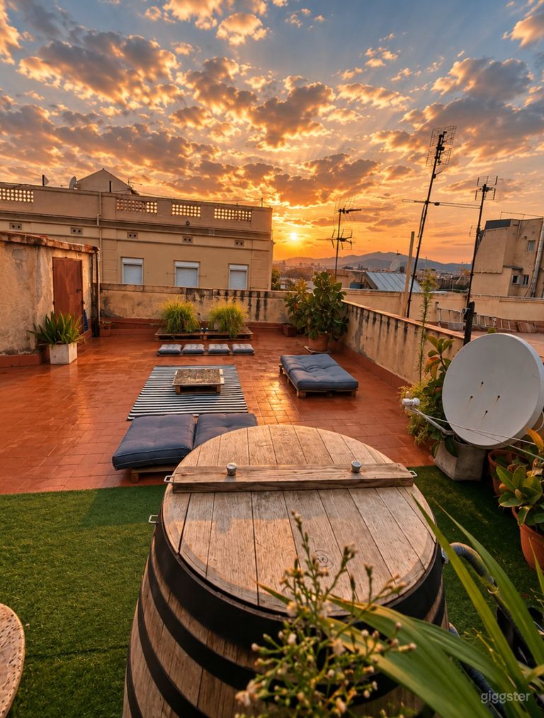  Sunlit Private Rooftop Studio in Central Barcelona 