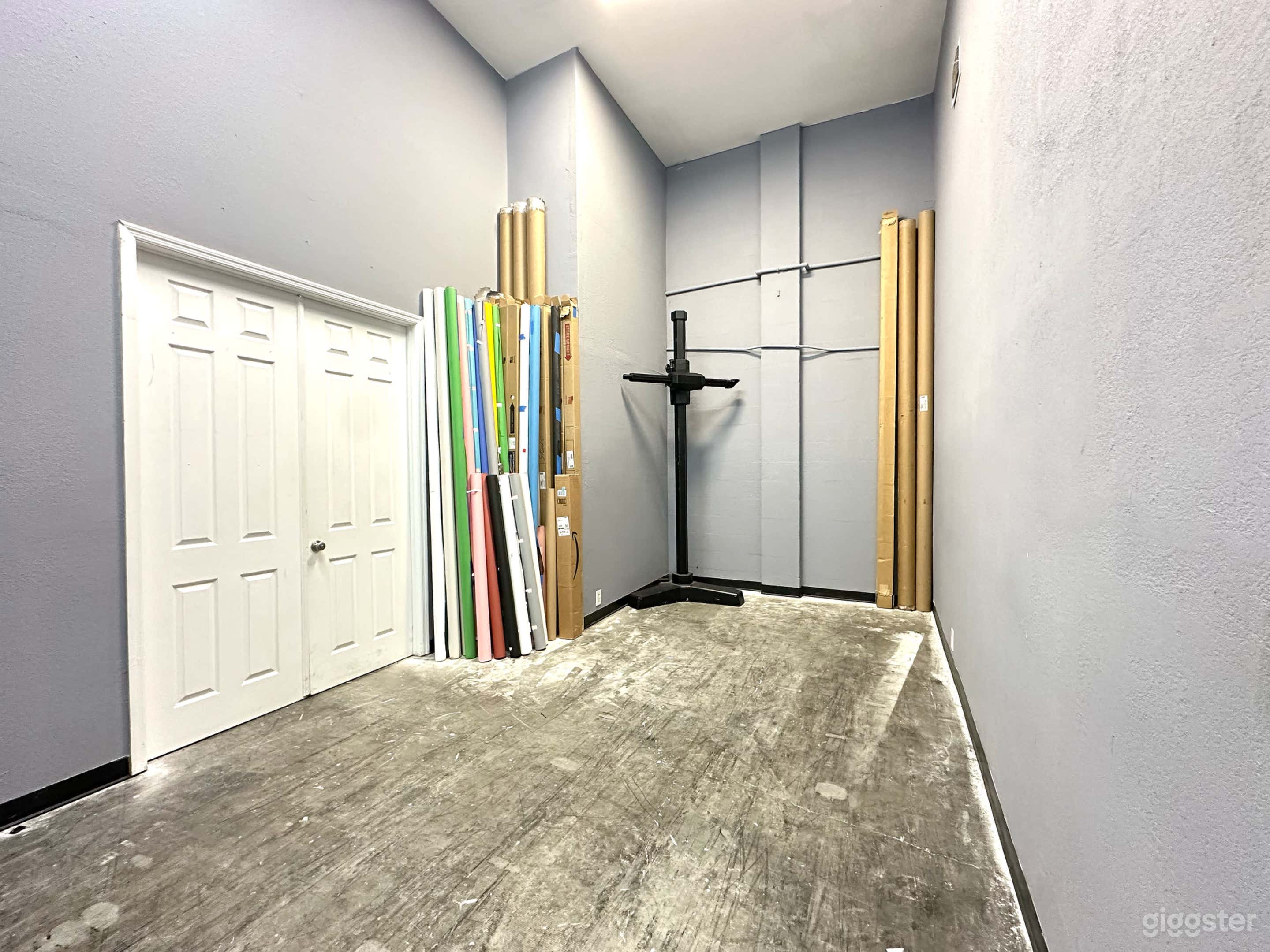 Versatile Daylight and Cyc-Wall Studio Photo 4