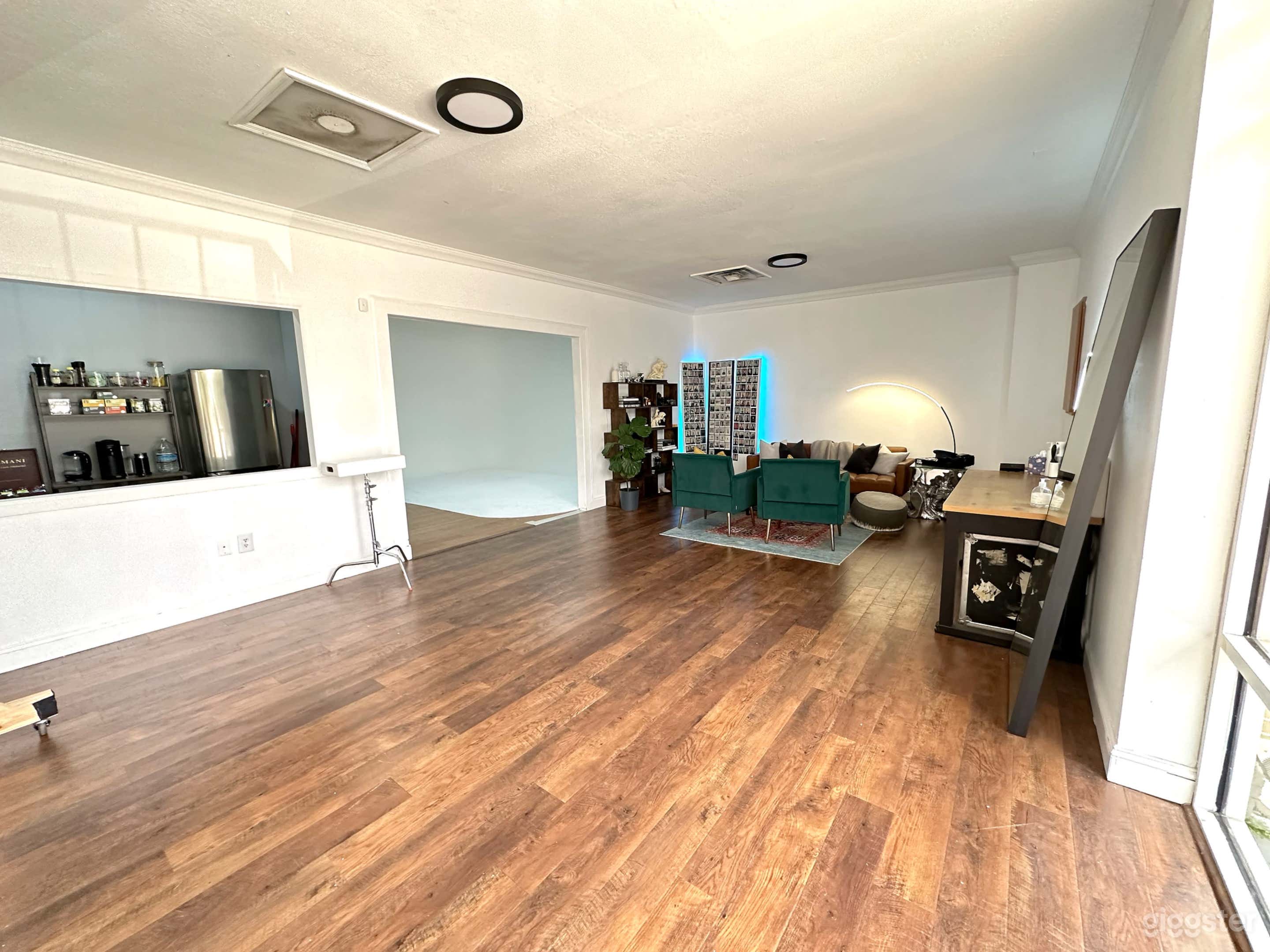 Versatile Daylight and Cyc-Wall Studio Photo 1