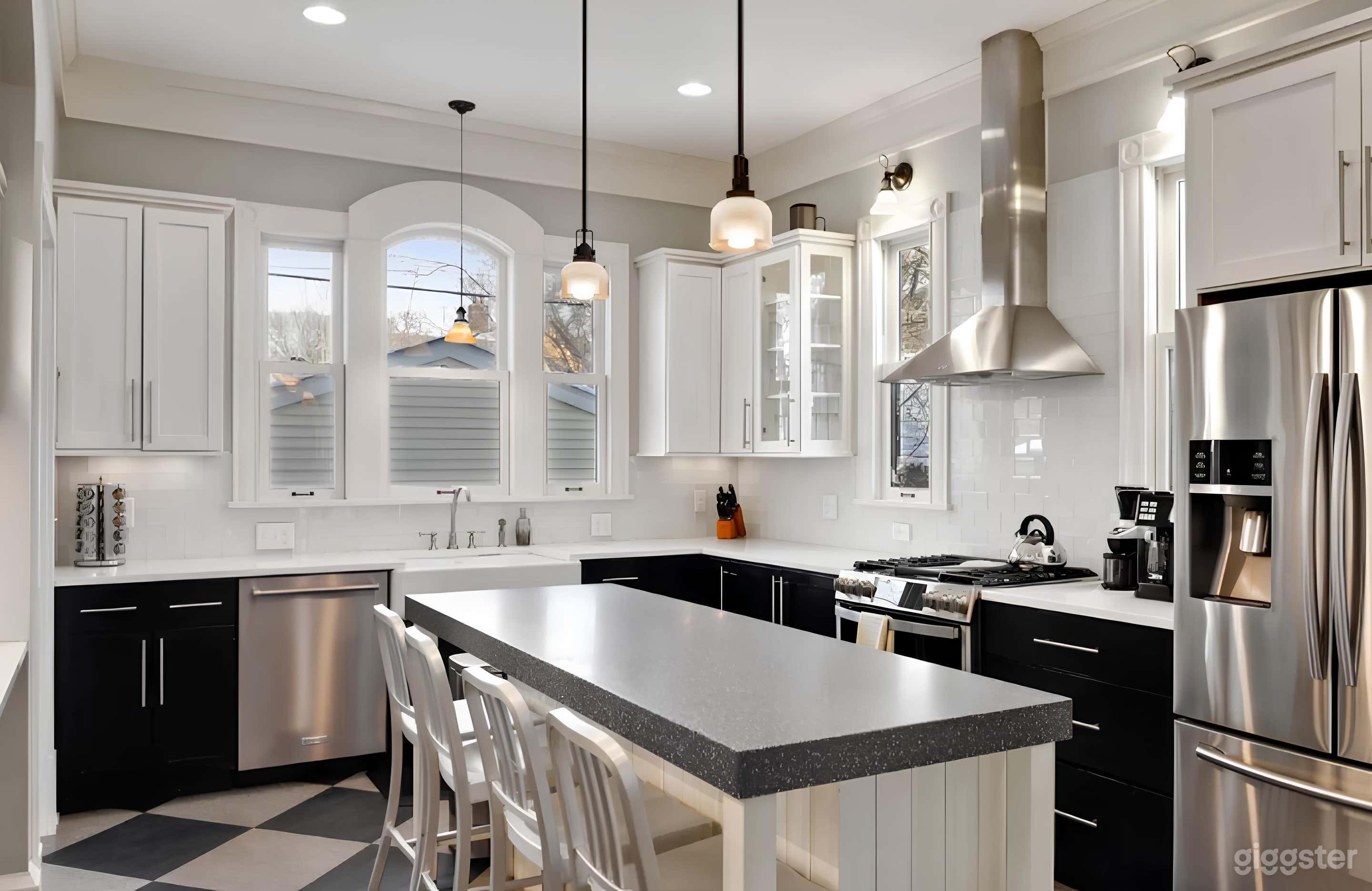 3,300 sq. ft. Unique St Paul House Photo 3