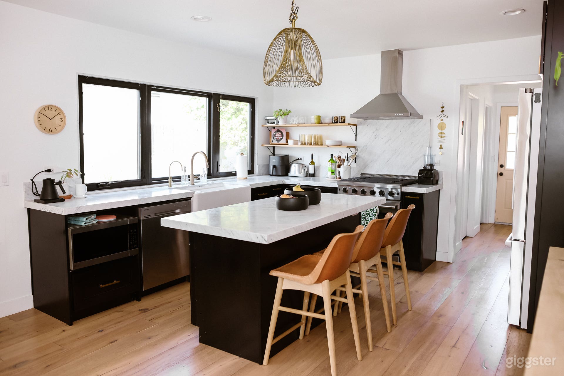 Eclectic 1920’s Bungalow with Desert-Inspired Back Photo 4