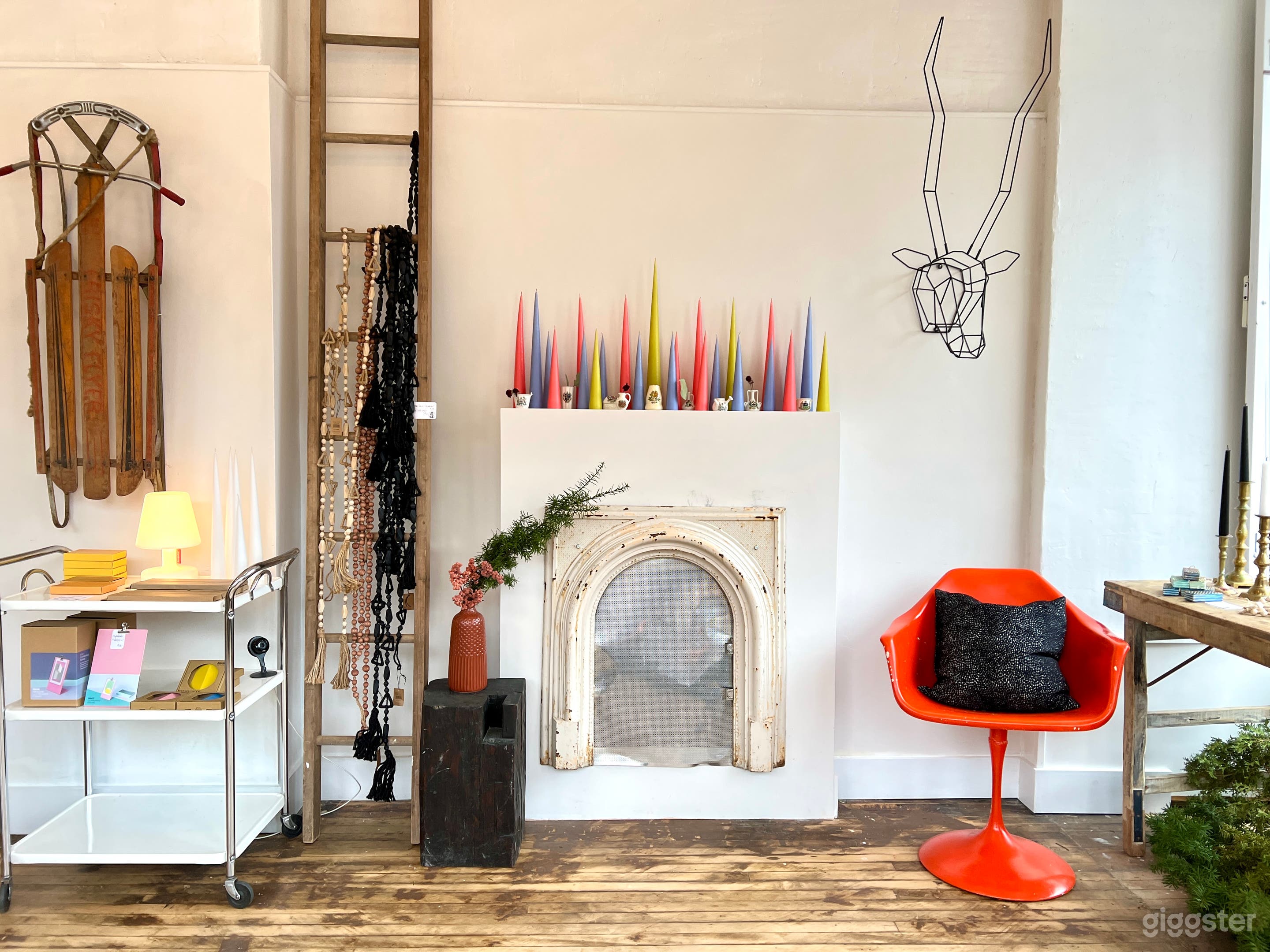 Historic Downtown Design Studio &amp; Salon on Corner Photo 1