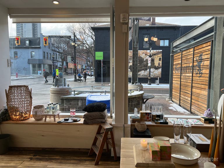  Historic Downtown Design Studio & Salon on Corner 