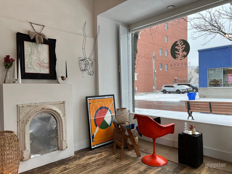  Historic Downtown Design Studio & Salon on Corner 