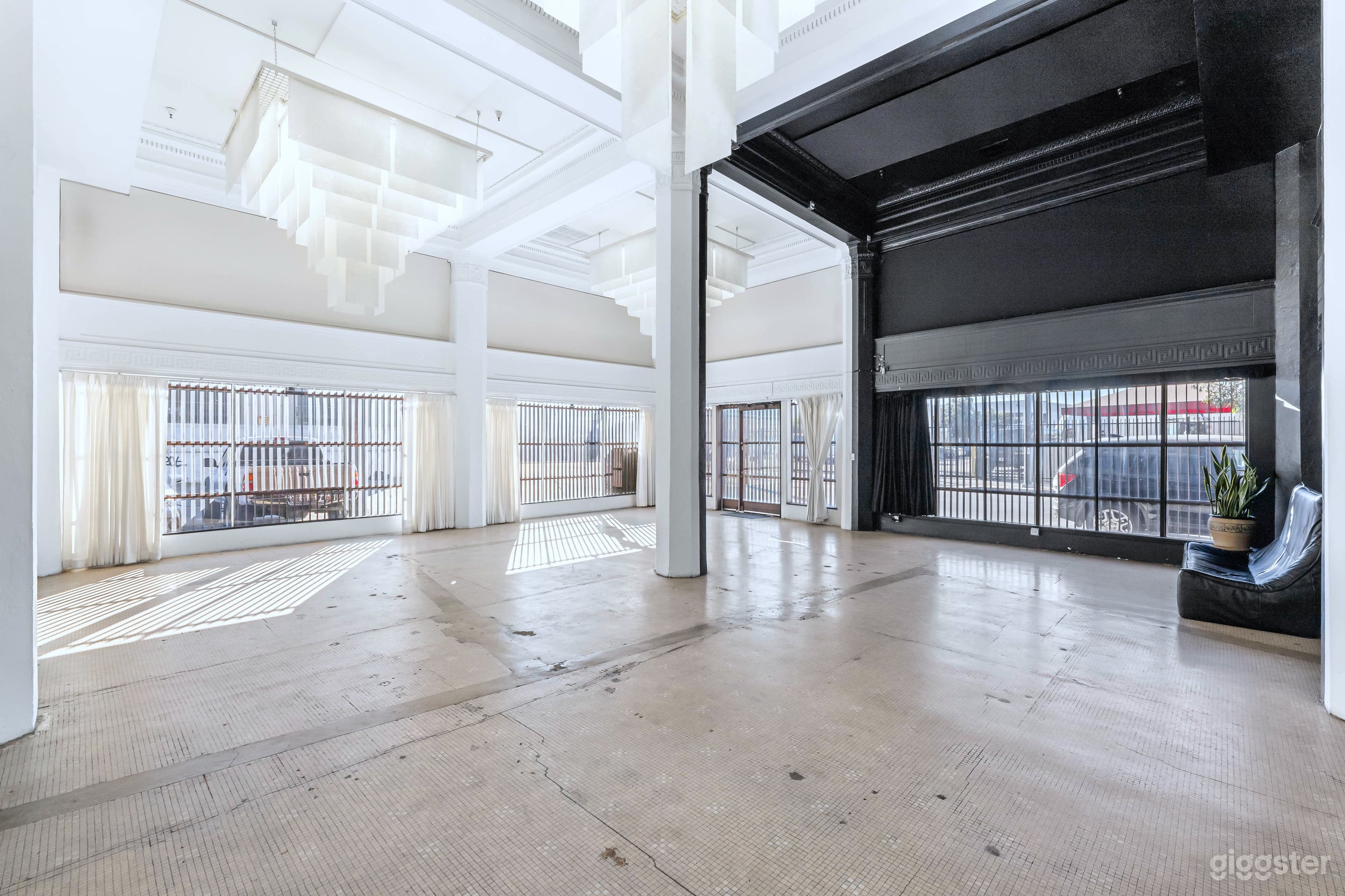 Elegant Vintage DTLA Creative Space with Parking Photo 2