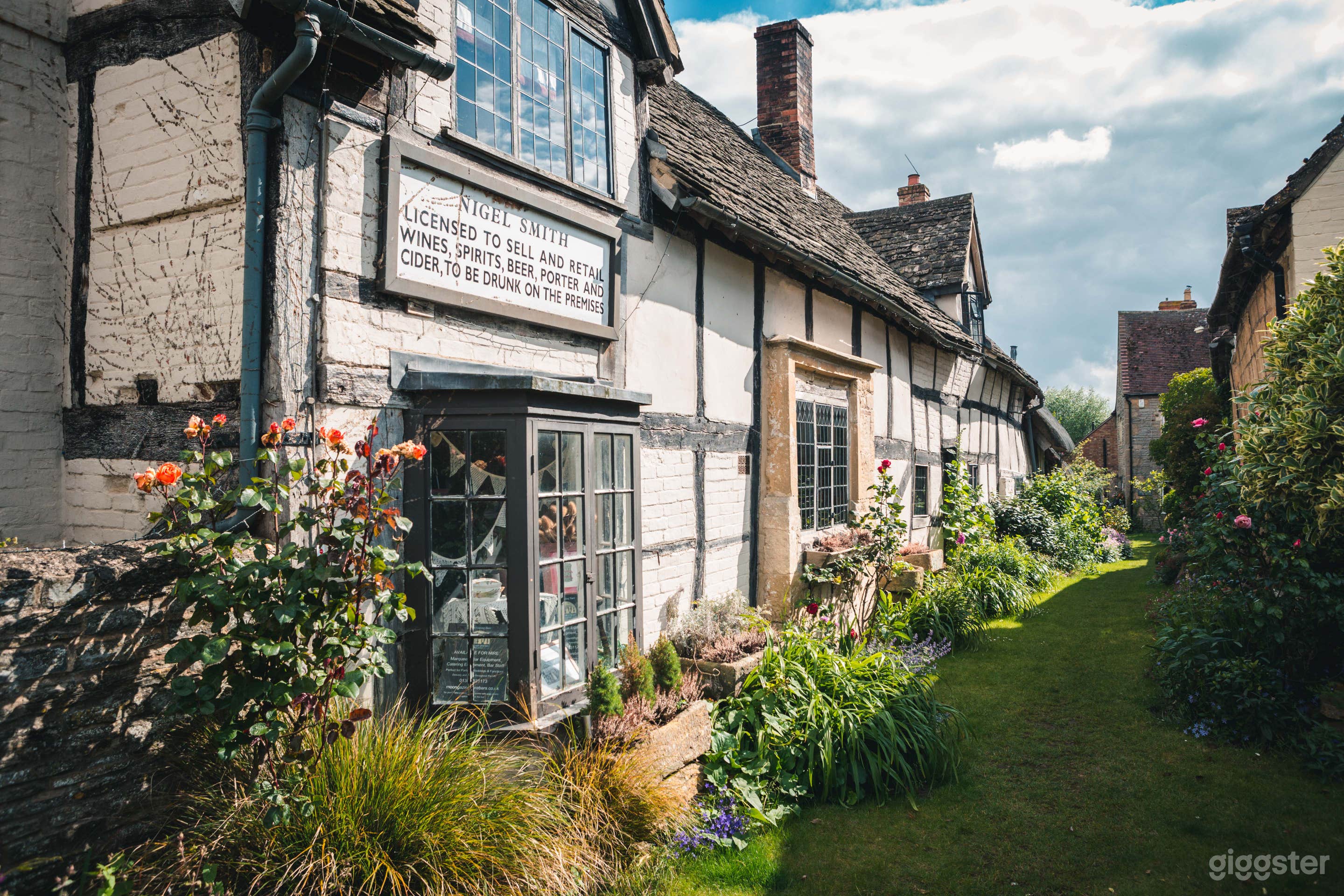 Medieval Barn, Quintessential English Country Pub Photo 3