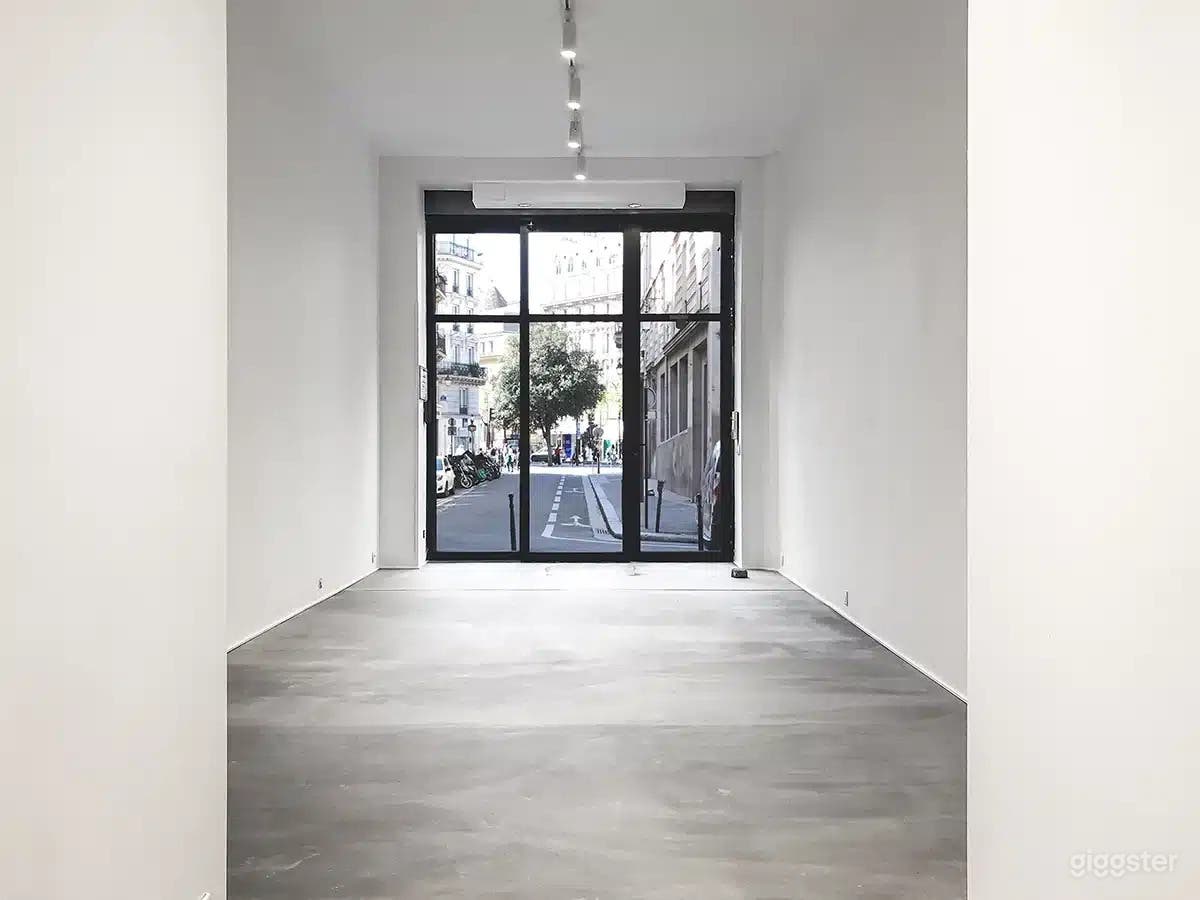 Photo de Galerie intime et espace showroom 2