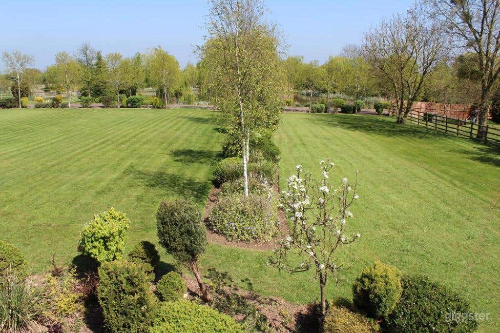 Country Hotel set in Acres of Grounds  Photo 2