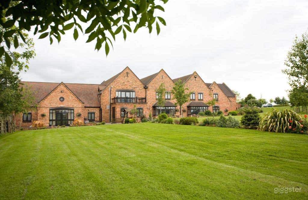 Country Hotel set in Acres of Grounds  Photo 4