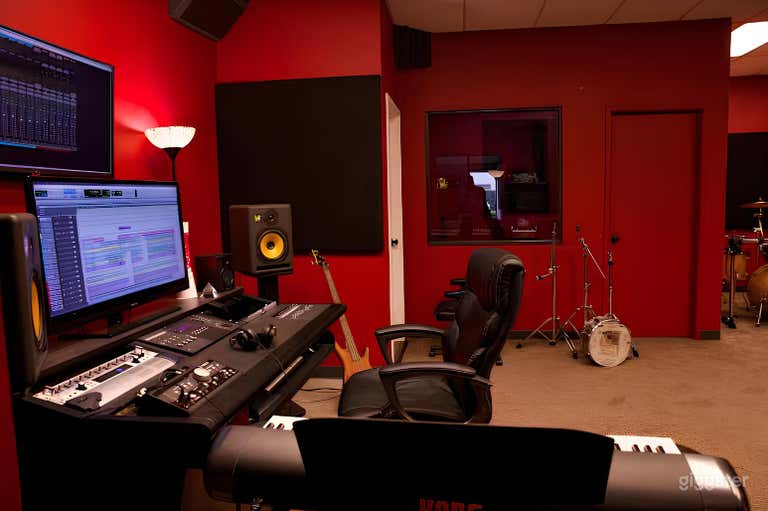 Estudio de Grabación Moderno Rojo 