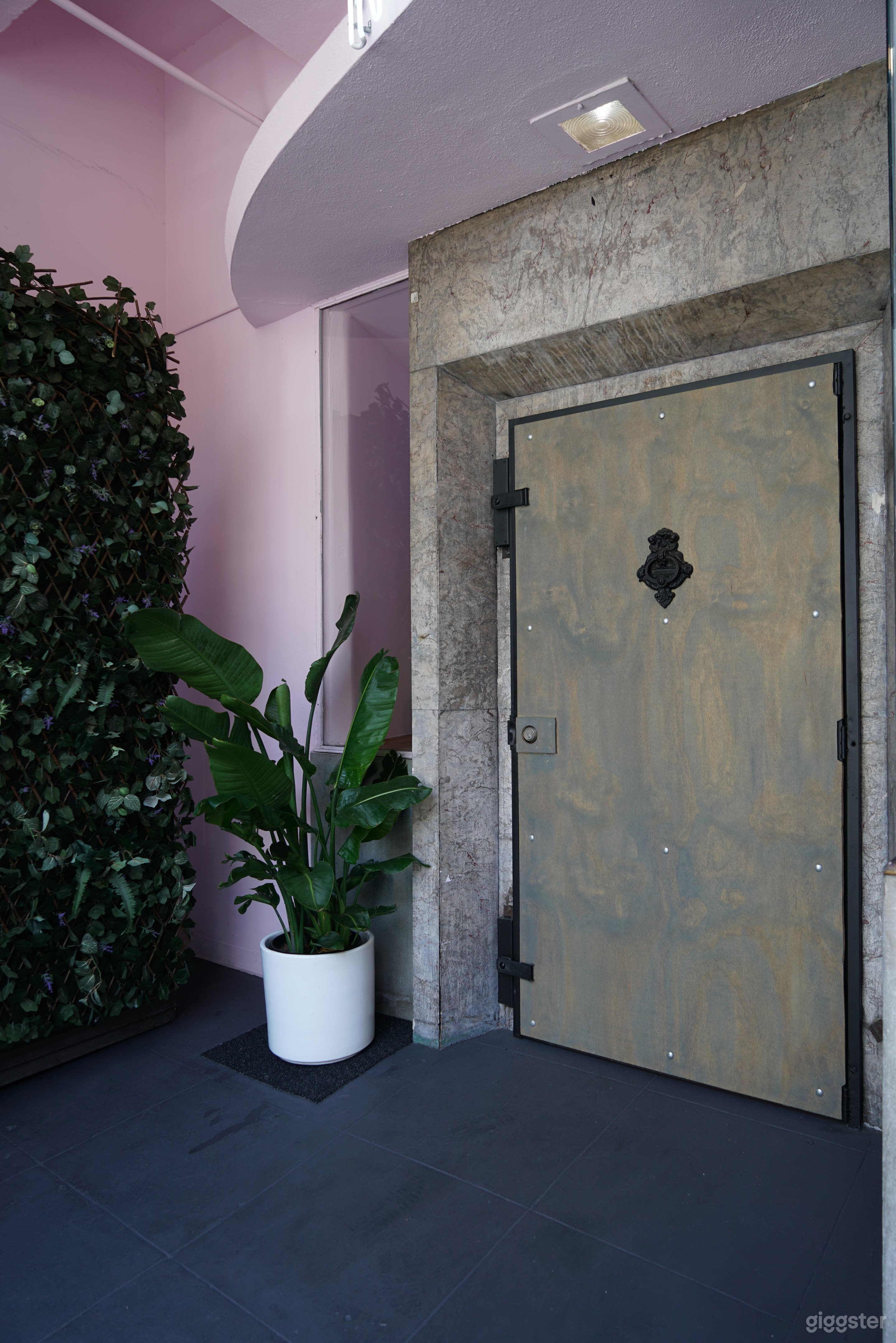 POP-UP/ GALLERY / CREATIVE SPACE  Photo 2