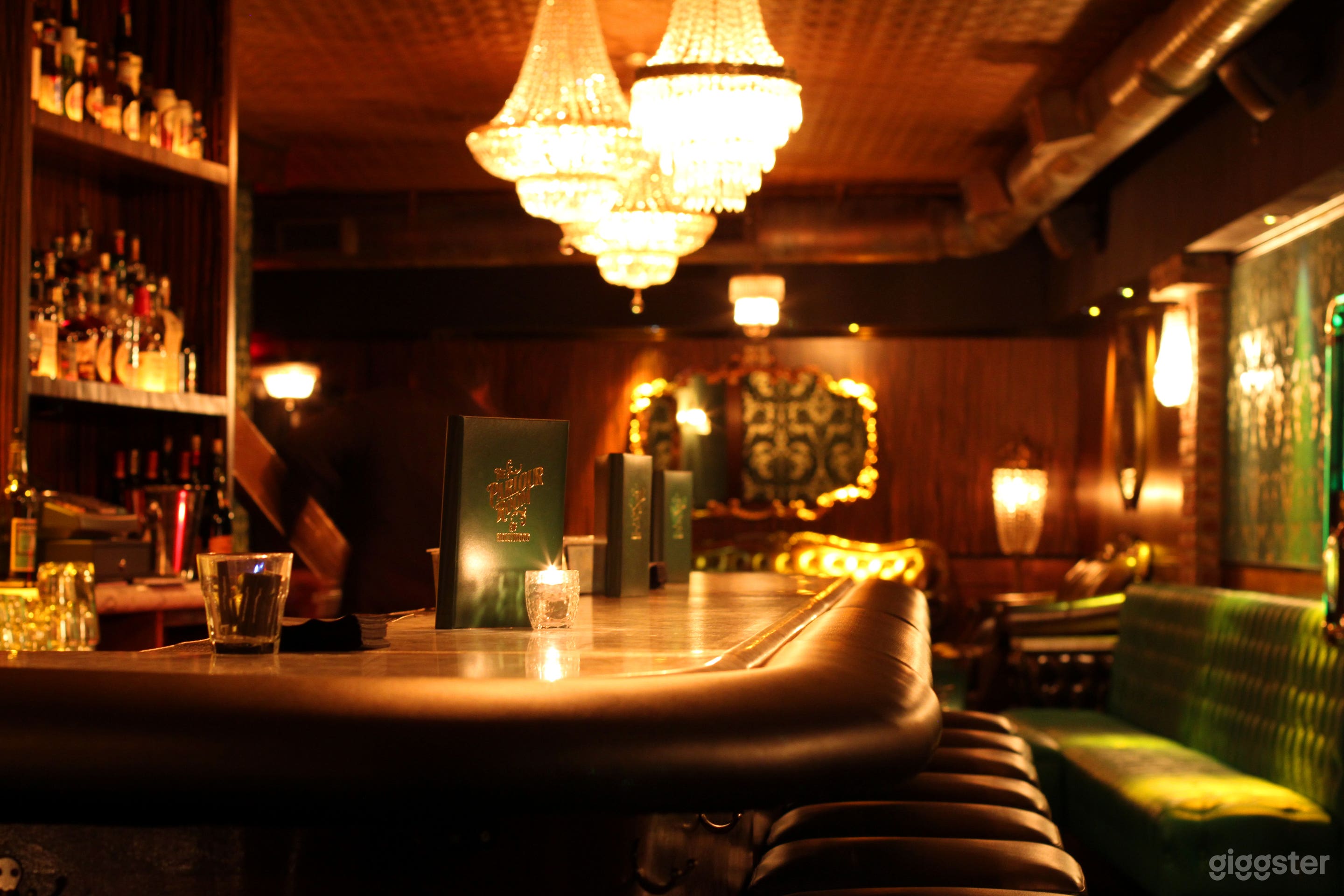 Chic Hollywood Lounge Photo 1