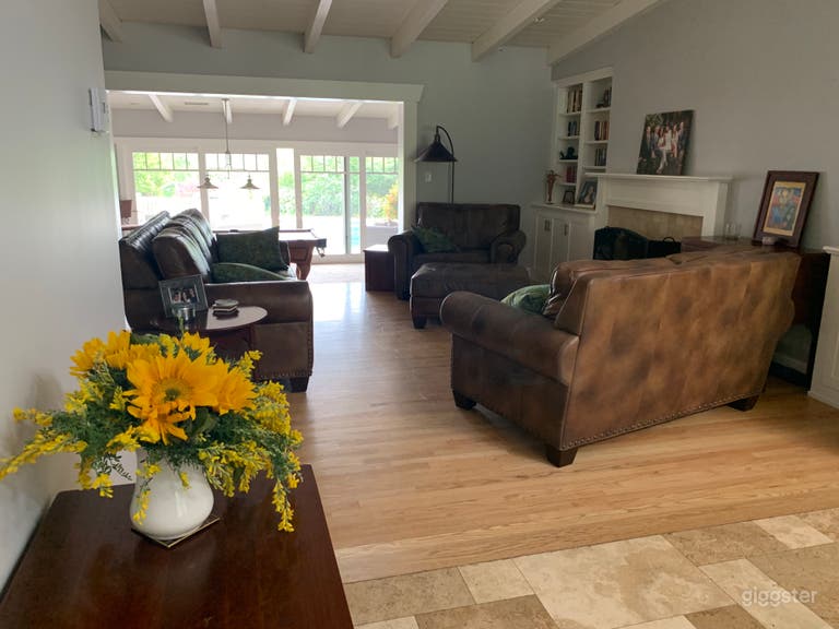  Entry with the living room in the distance 