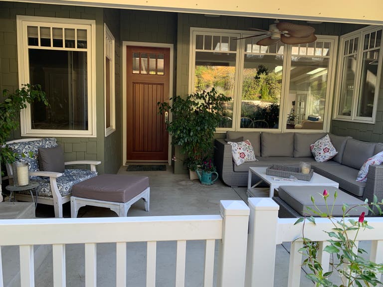  Country cottage with cozy front porch 
