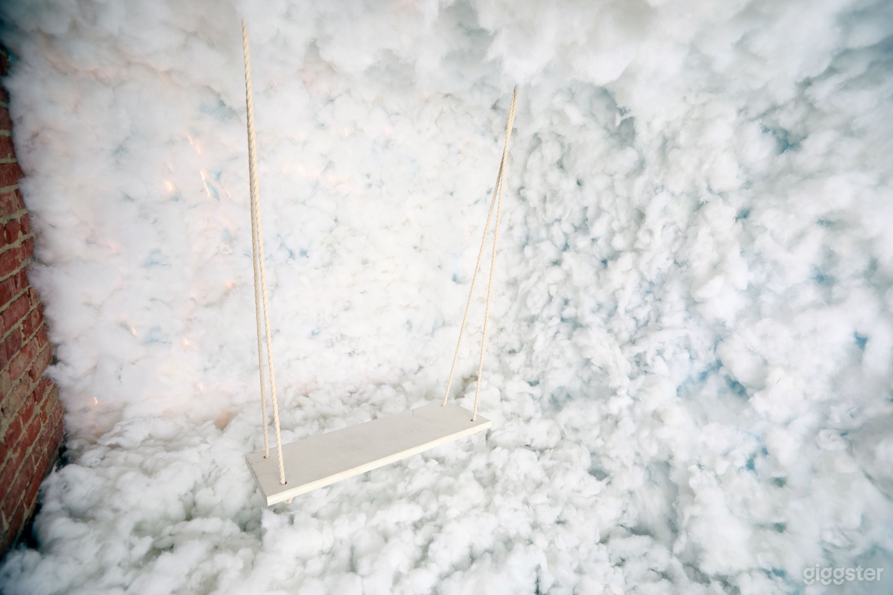 Discover the magical Cloud Room at Unincorporated Studios, perfect for ethereal photoshoots. With a stunning swing as its centerpiece, this versatile space is designed to bring your dreamy vision to life.