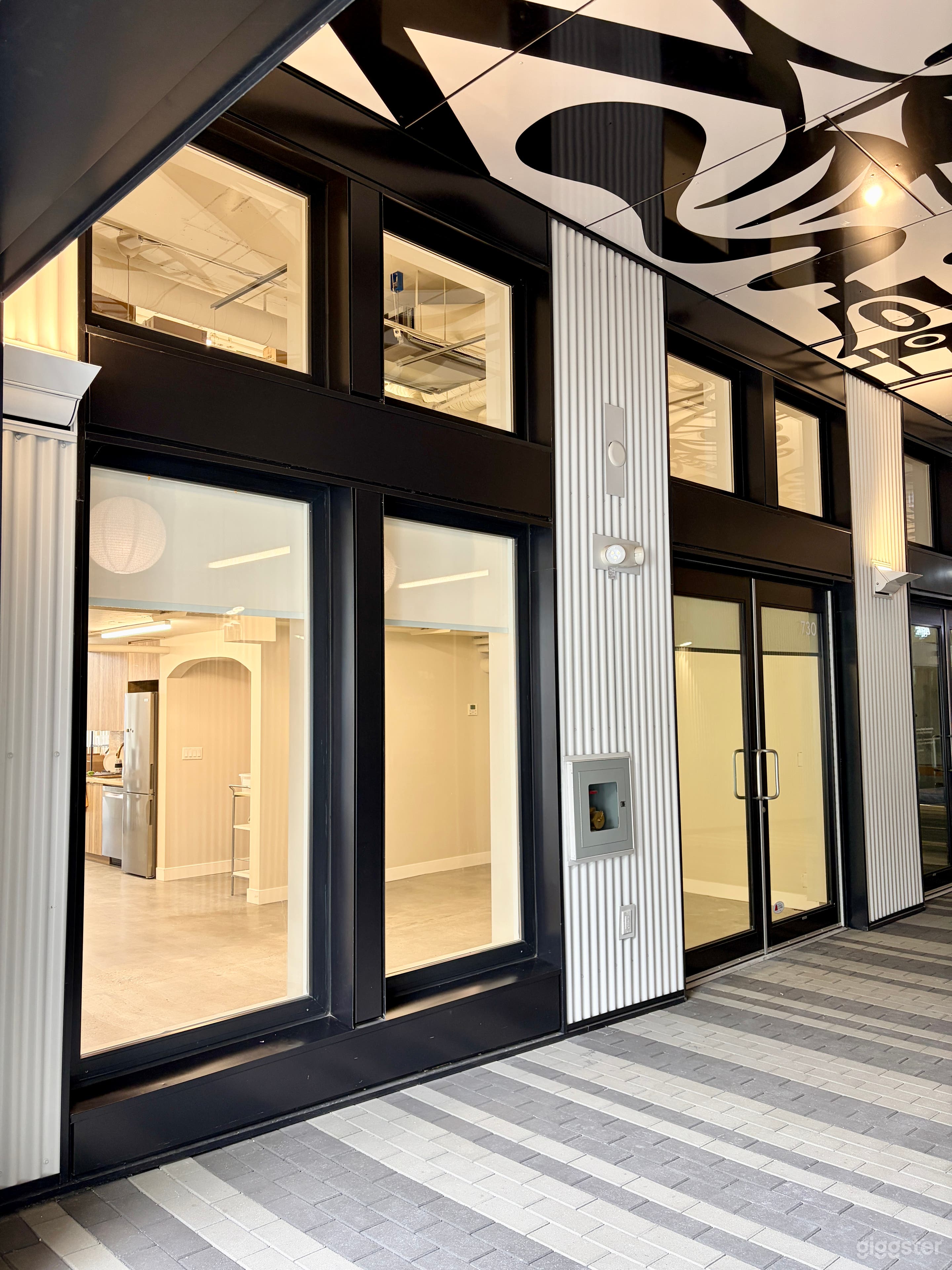 Bright and beautiful loft space in beautiful new building Photo 3