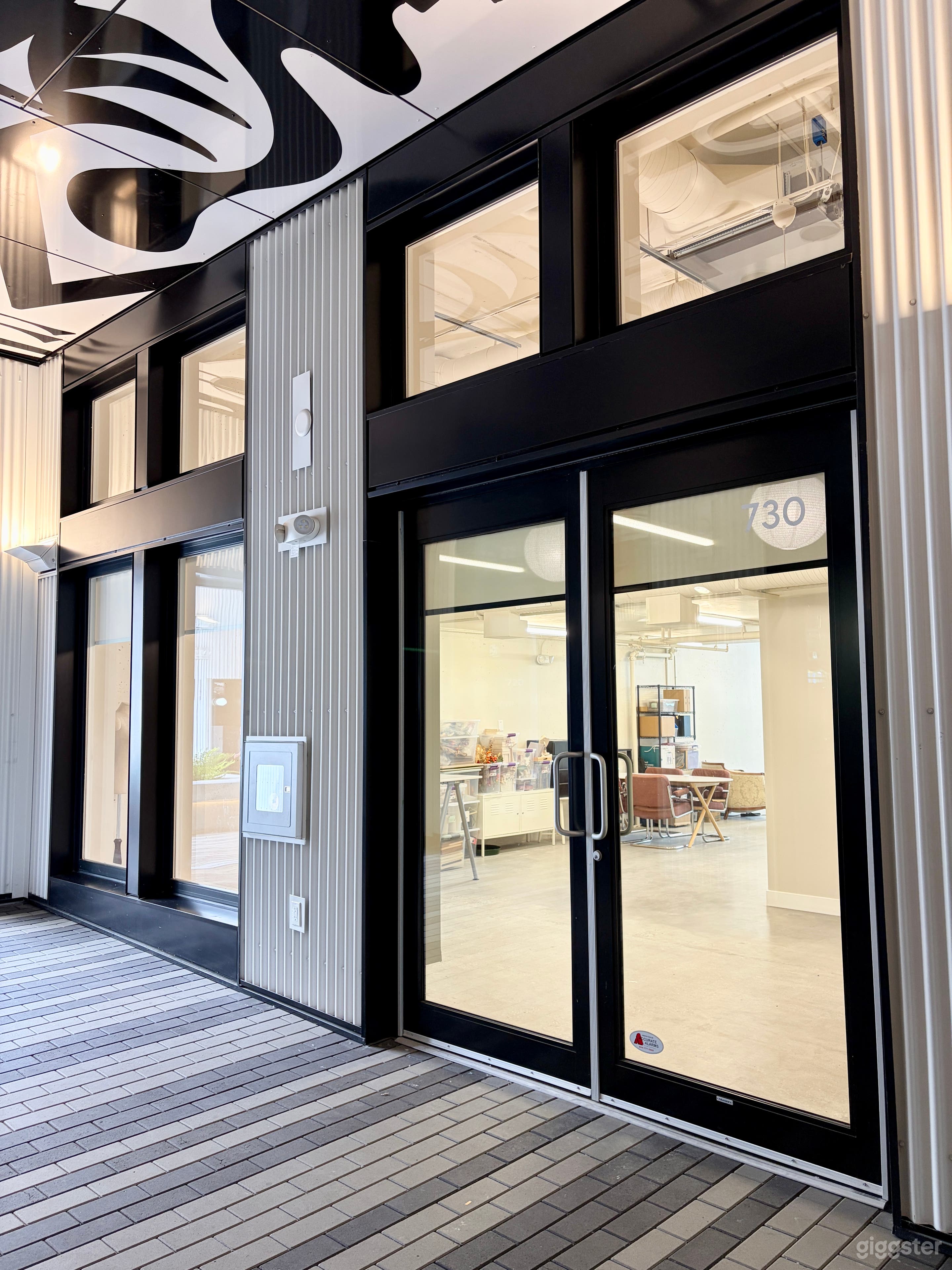 Bright and beautiful loft space in beautiful new building Photo 1