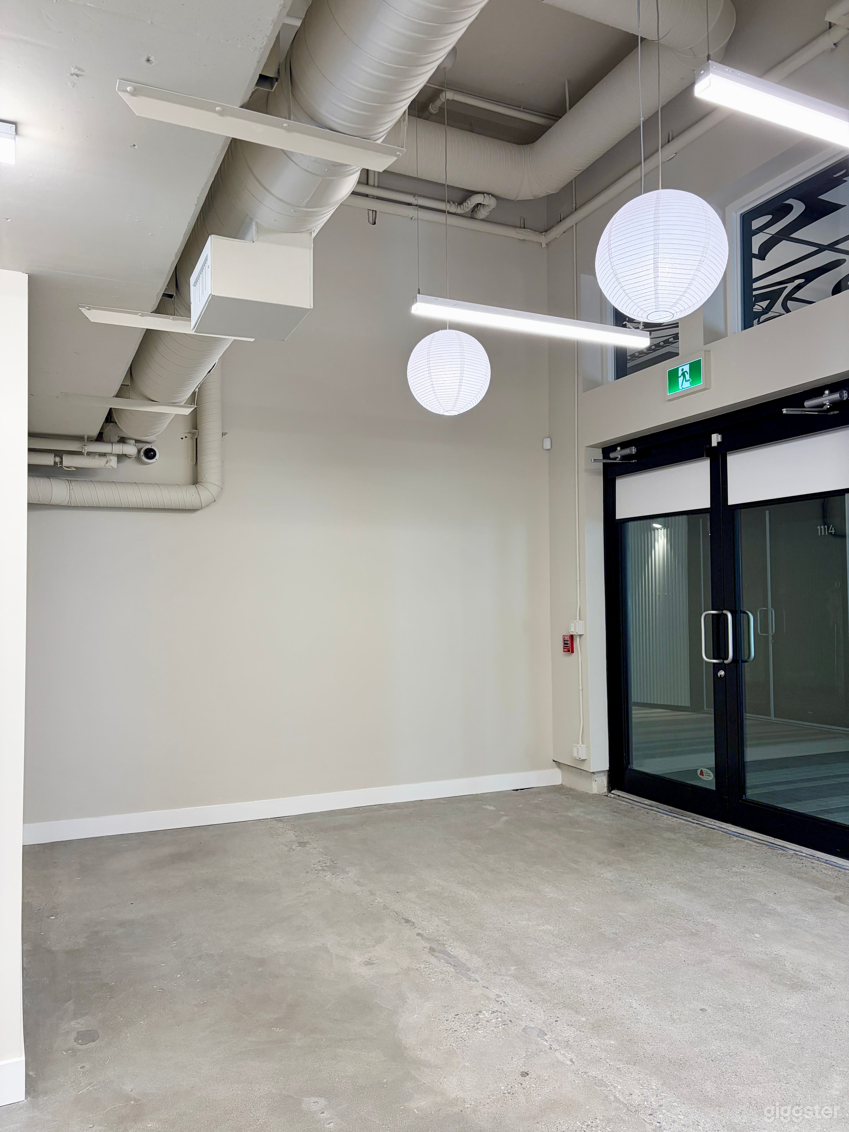 Bright and beautiful loft space in beautiful new building Photo 3