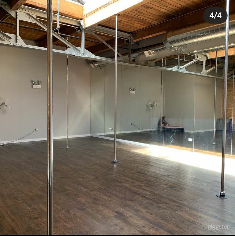  Multifunctional Light Room Side Studio for Events & Fitness 