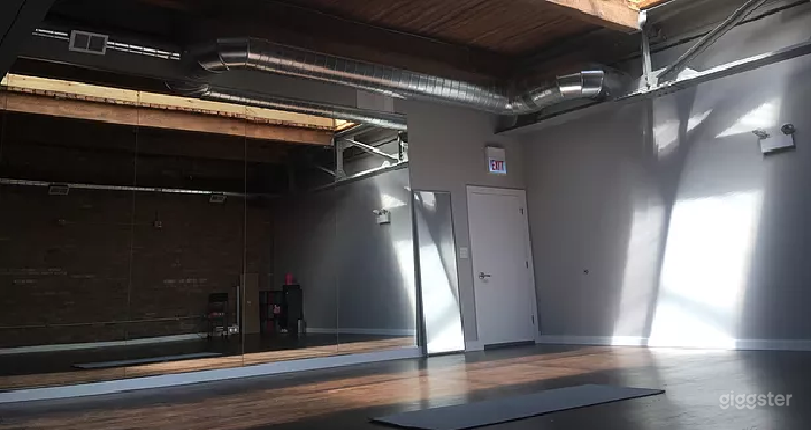 Multifunctional Light Room Side Studio for Events &amp; Fitness Photo 1