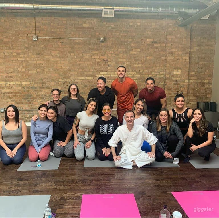  Multifunctional Light Room Side Studio for Events & Fitness 