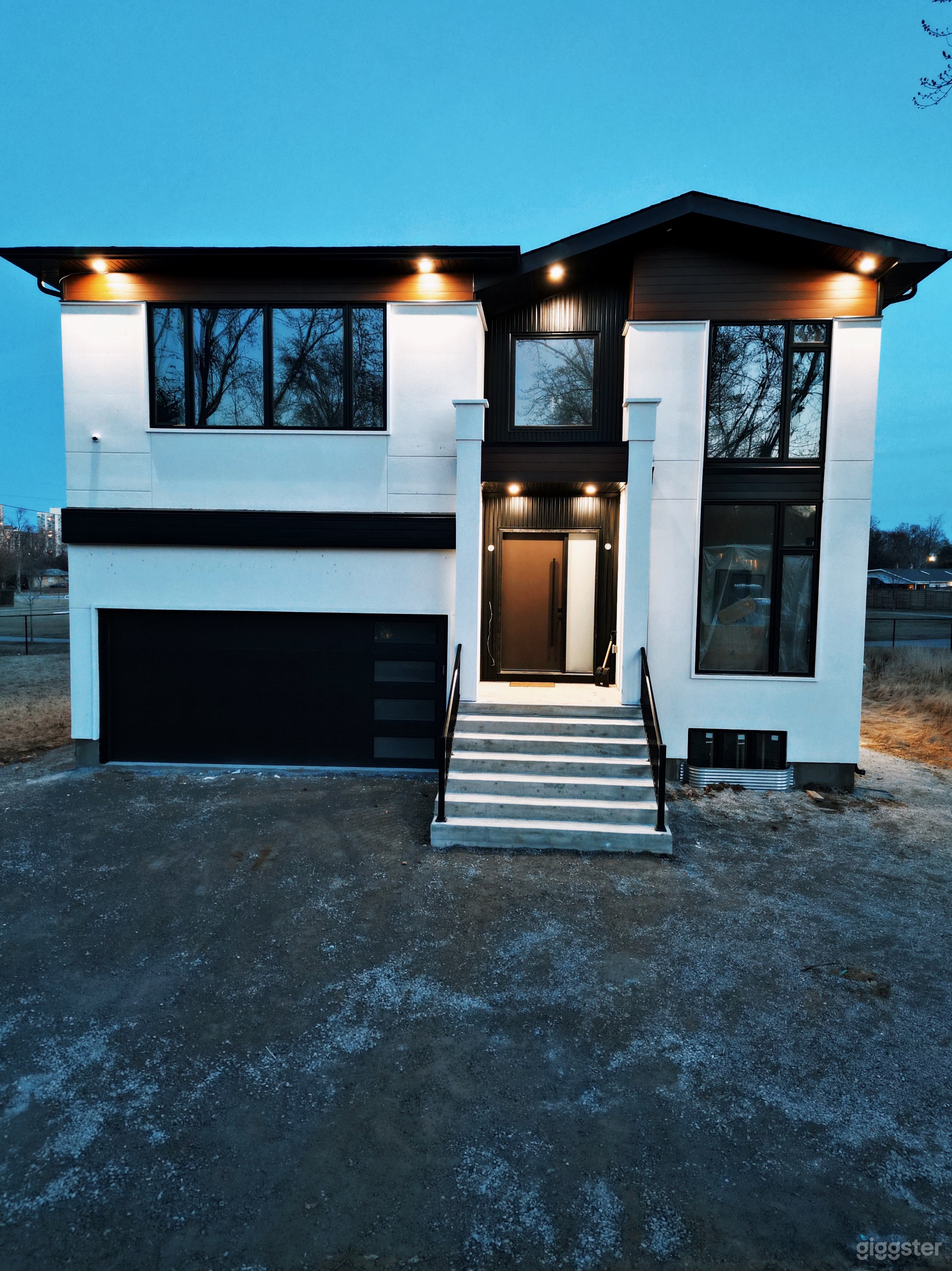 Morden Custom House Photo 4