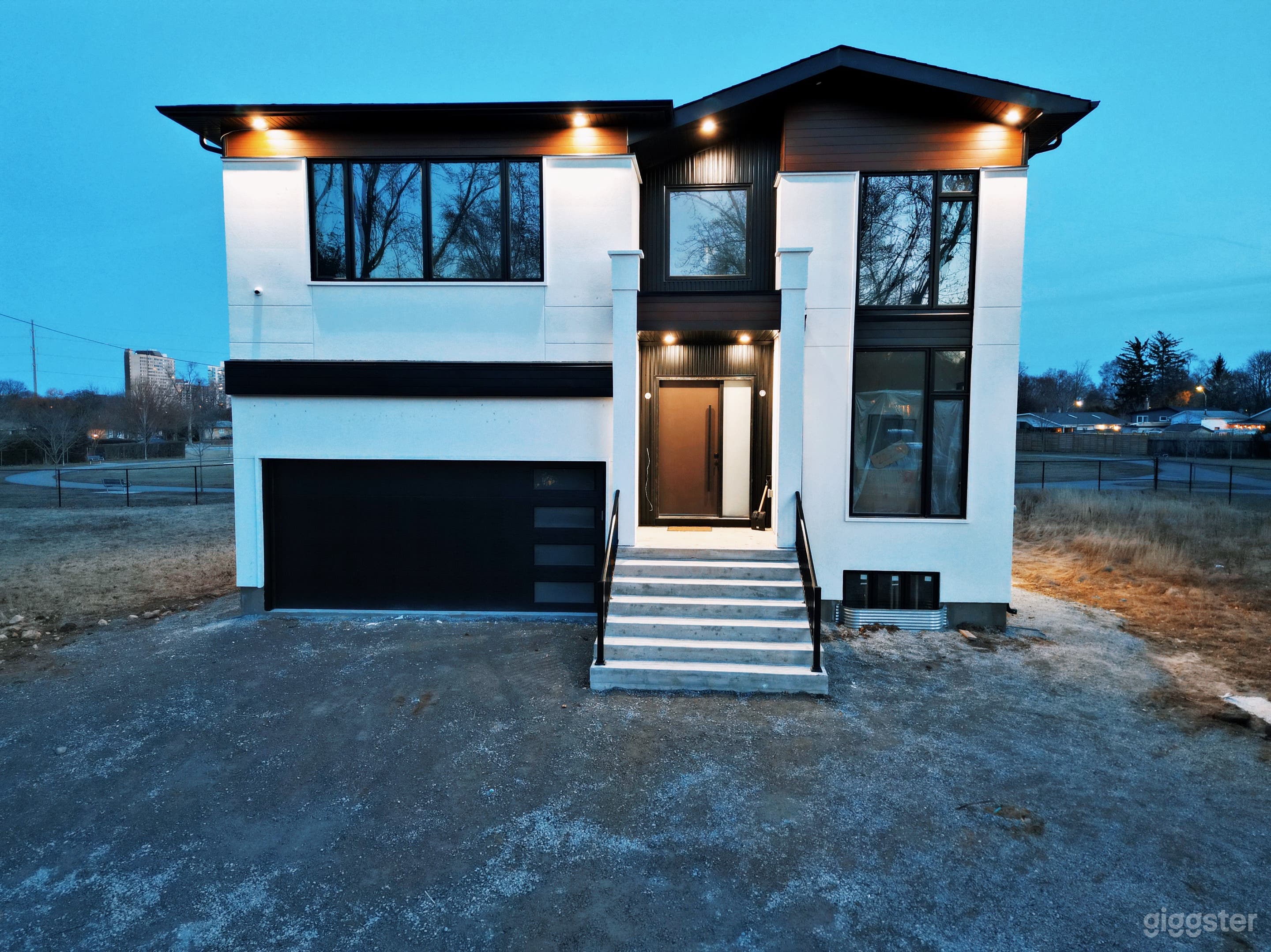 Morden Custom House Photo 3