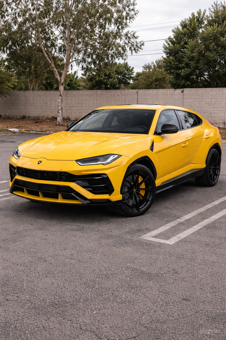  Yellow Lamborghini Urus | LA Skyline | Luxur 