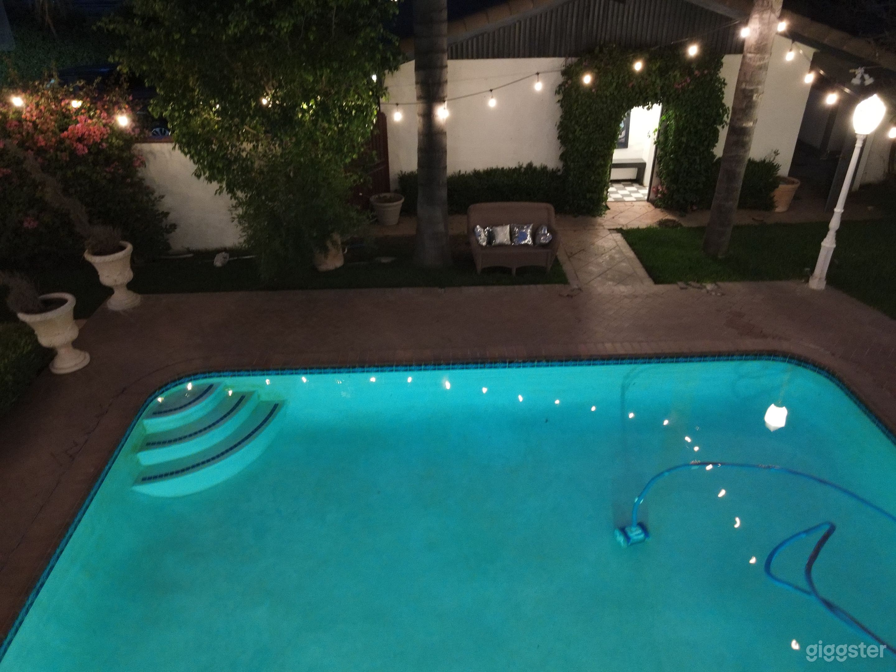 COUNTRY CLUB OASIS Photo 3